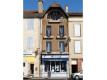  vendre, Trie sur Baise (Hautes Pyrnes) : Superbe, charmante maison de ville gasconne avec cour, superbe verrire et boutique magasin, avec appartement  restaurer. Emplacement de premier choix sur la place d'une bastide pittoresque Gers Milan